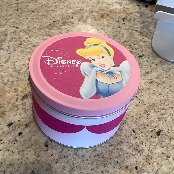 Disney Princess Cinderella Watch in Tin - Picture 2 of 5